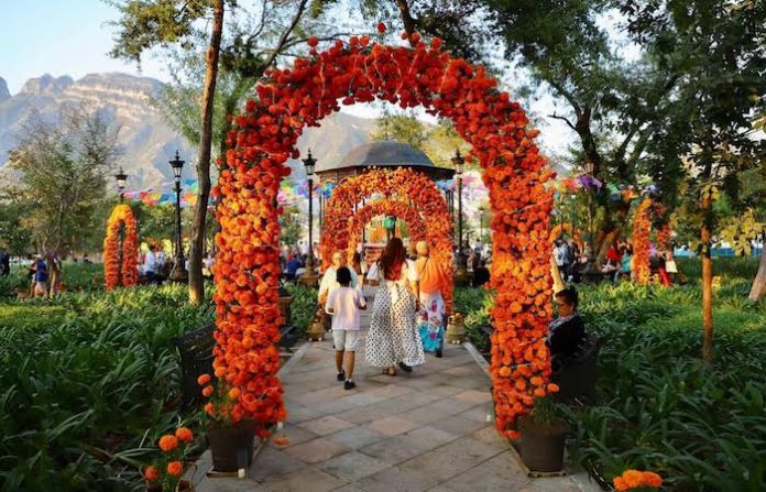 San Pedro celebra el Día de Muertos con el festival “Flores que Cantan” en Plaza Juárez