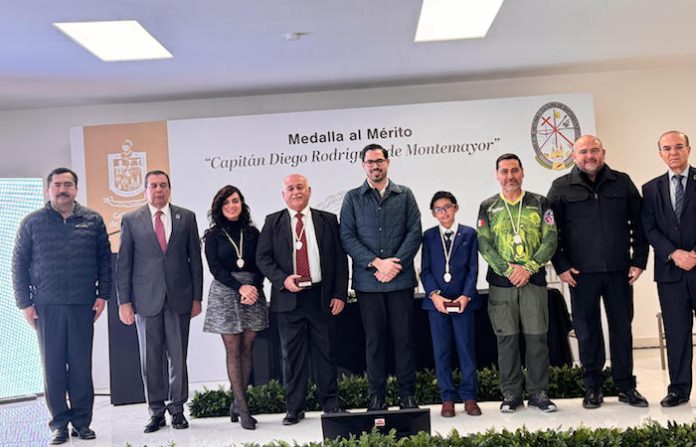 Reconocen a santiaguenses ejemplares con la Medalla “Capitán Diego Rodríguez de Montemayor”