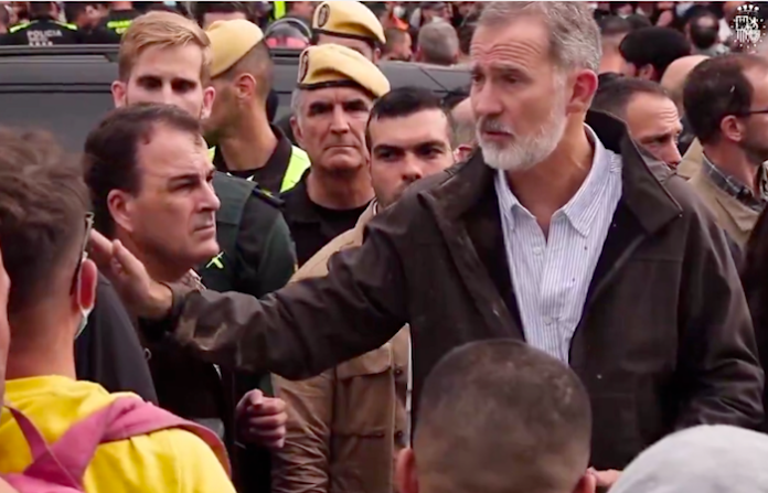 Video: La familia real española es abucheada por los residentes de las zonas afectadas por la DANA
