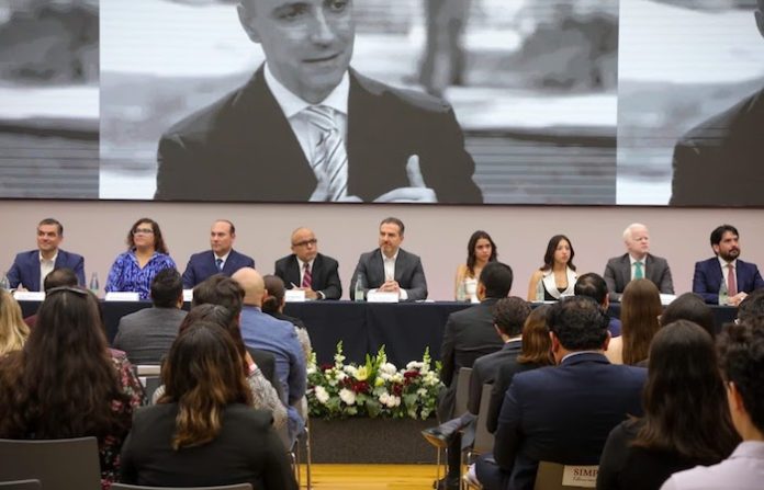 Inaugura Adrián de la Garza 36° Simposio Internacional de Derecho en el Tec de Monterrey
