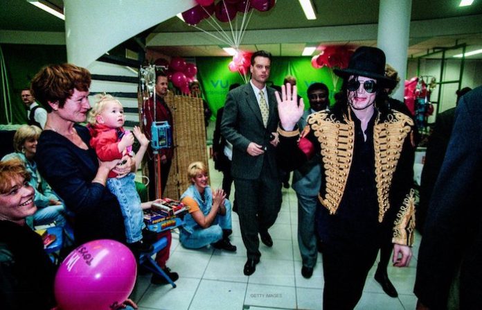 La película biográfica de Michael Jackson retrasa su estreno hasta octubre de 2025