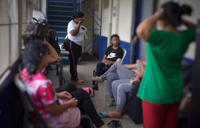 Guatemala ratifica compromiso con apoyo a desplazados por violencia en México