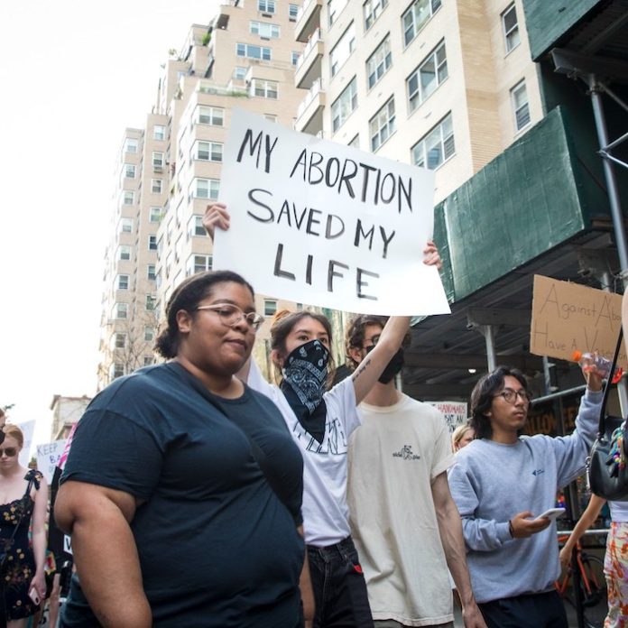 Votantes en 7 estados de EU apoyaron enmiendas para proteger derecho al aborto