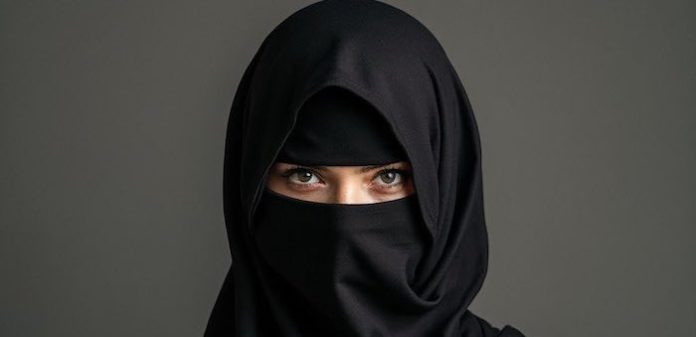 Suiza prohibirá taparse el rostro en lugares públicos desde 2025