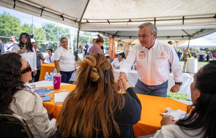 Guadalupe acerca descuentos y servicios a vecinos a través del Programa “Regularízate”