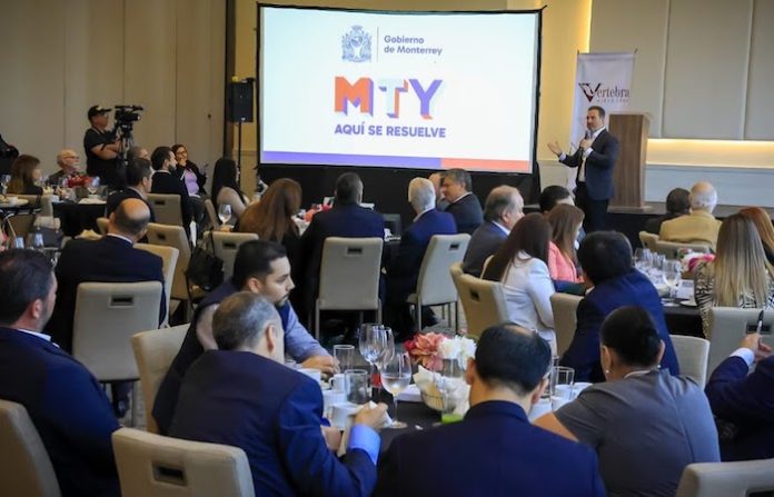 Alcalde de Monterrey, Adrián de la Garza, presenta plan de trabajo y participa en homenaje al Dr. Todd