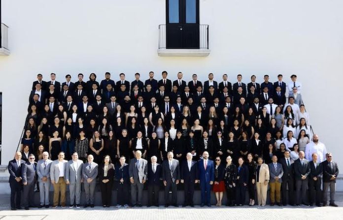 Premia Ceneval excelencia de egresados de la UANL