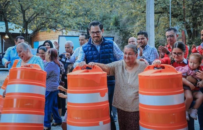 Entregan nueva calle pavimentada a vecinos de La Cieneguilla en Santiago