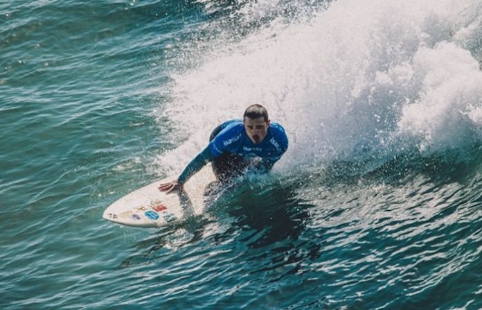 Martín Martínez finaliza en el top 8 del Campeonato Mundial de Para Surfing en California
