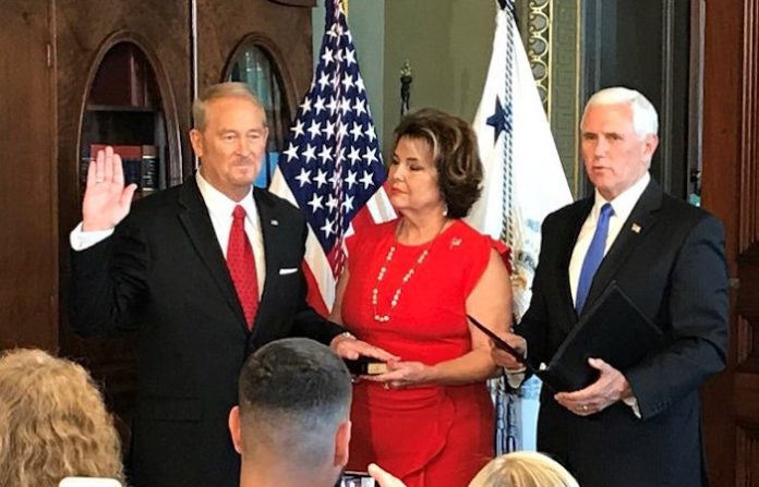 Trump elige a un exagente de la CIA para ser embajador de EU en México