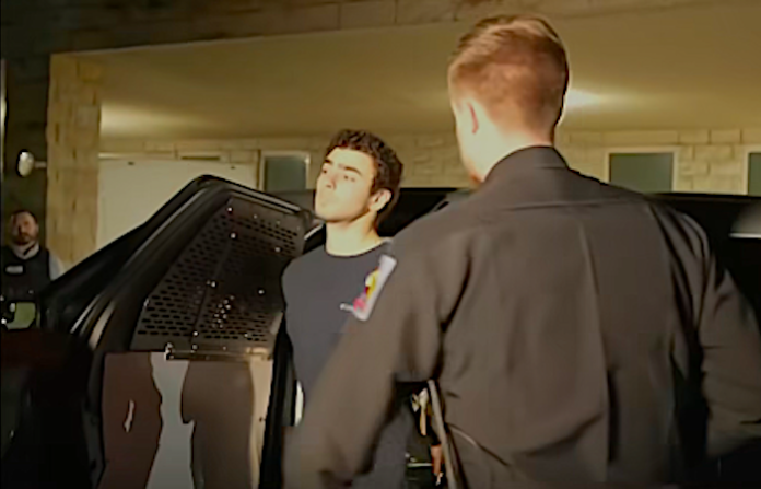 “La ira contra el sistema sanitario de EU”: así fue la audiencia del presunto asesino de Thompson