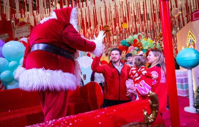 El Gobernador Samuel García y su familia celebran la Posada del DIF Capullos 2024 con niños y jóvenes