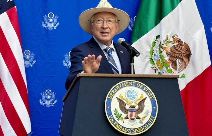 El cambio de embajador de EU en México “anticipa tiempos muy difíciles” para el país