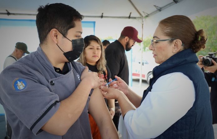 Llevan vacunación de influenza a San Nicolás