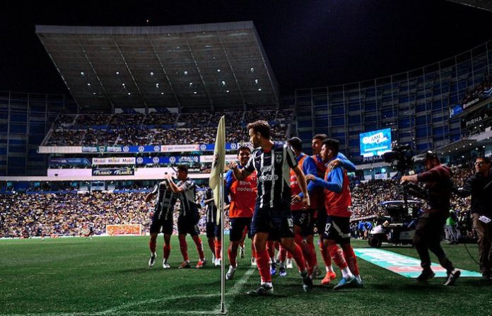 Rayados y Chivas se juegan más que tres puntos en el Gigante de Acero