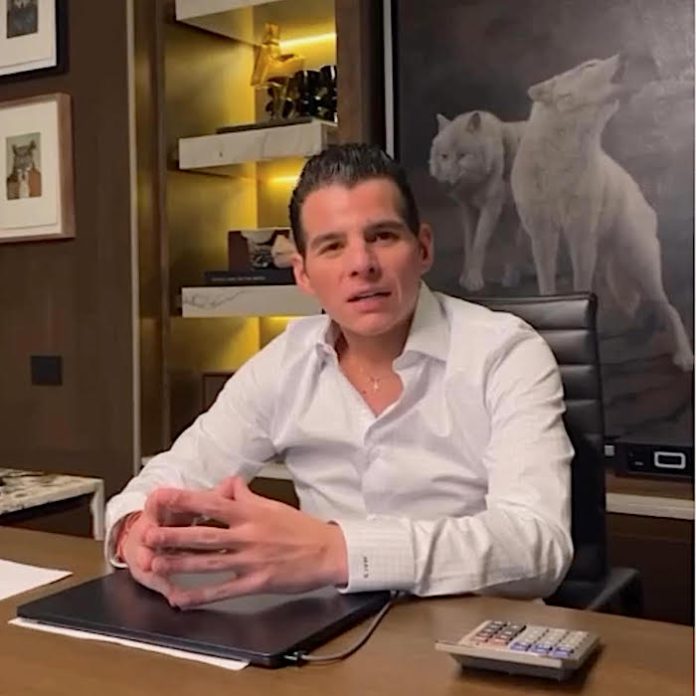 Miguel A. Flores Serna donará su sueldo para alegrar la Navidad de niños en Capullos