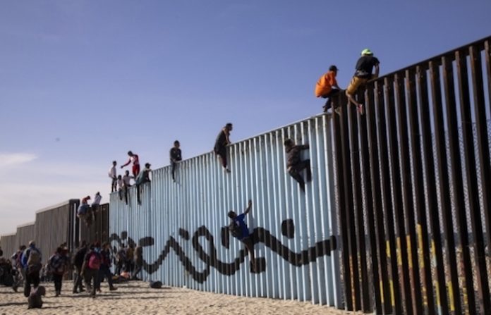 Trump dice que gastará “cientos de millones de dólares” en completar el muro con México