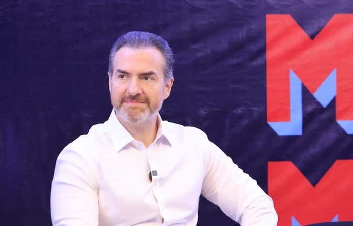 Reconoce Monterrey a emprendedores regiomontanos y lleva alegría navideña a las calles