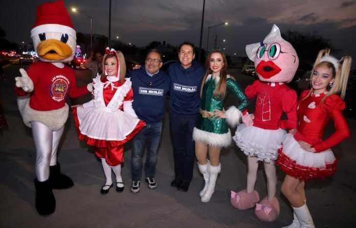 Inician Desfiles Navideños en San Nicolás