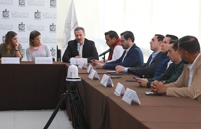 Adrián de la Garza exige un presupuesto justo para los municipios