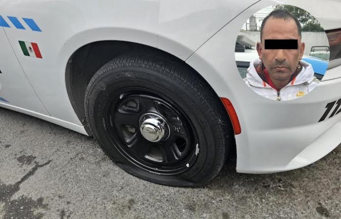 Detienen a “poncha” llantas de patrullas en el centro de Monterrey