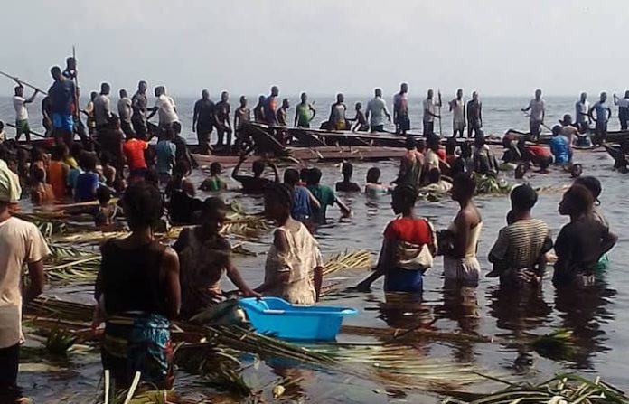 Casi 40 muertos al volcar un ferry en la República Democrática del Congo