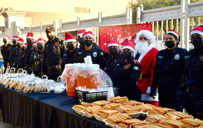 Fuerza Civil lleva esperanza navideña a hospitales de Monterrey