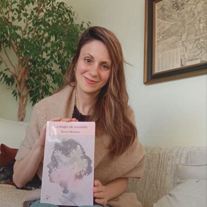 La escritora Silvia Moreno sorprende con su thriller psicológico ‘La mujer de acuarela’