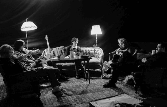 Parcels estrena su nuevo EP “Leaveyourlove”