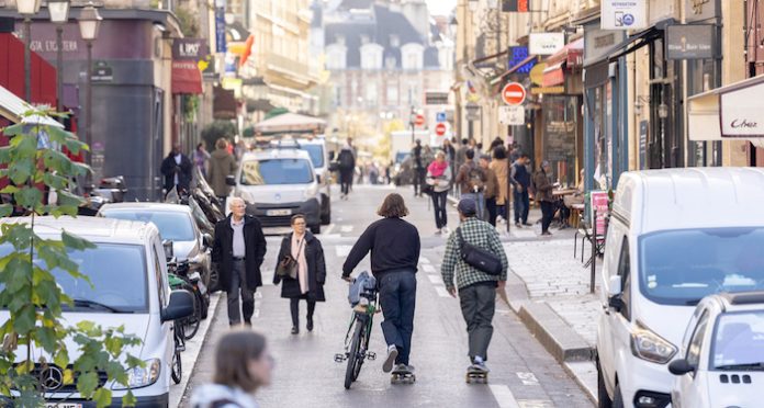 Inversores “prefieren mantenerse alejados” de las compañías francesas, hundiendo sus cotizaciones