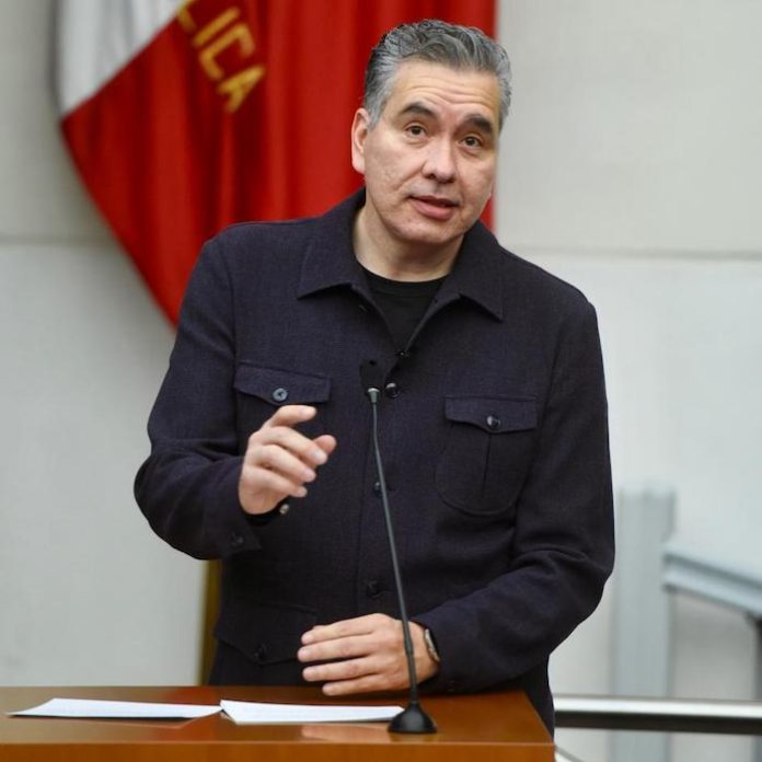 Waldo Fernández celebra expansión nacional de la Universidad Rosario Castellanos