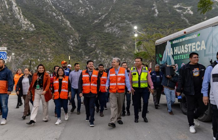 Supervisa Samuel García conclusión de trabajos de conexión de tubería en La Huasteca para garantizar suministro de agua