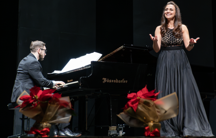 Celebran regios 40 años del TDC por todo lo alto con la magnífica voz de Isabel Leonard