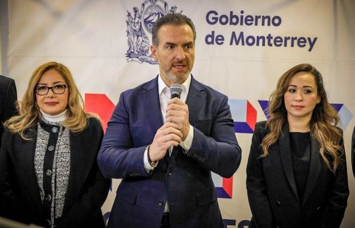 Adrián de la Garza destaca capacitación policial y llama a la unidad por la seguridad en Monterrey