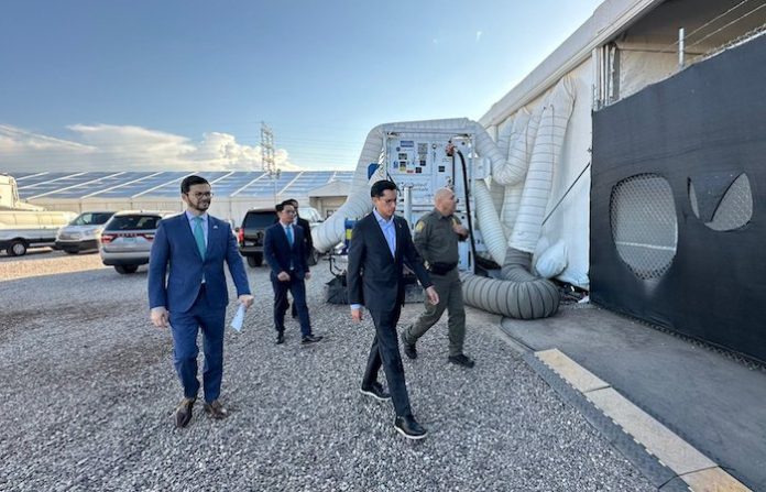 Jefe de la cancillería mexicana para América del Norte visita aduanas de EU en Arizona