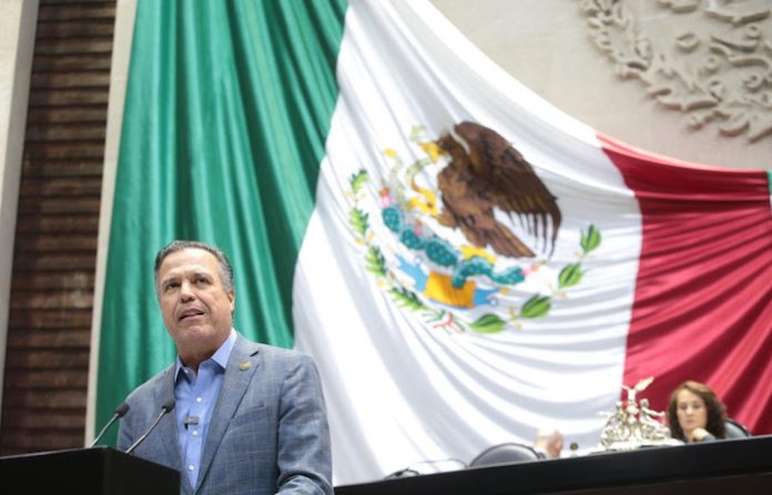 Impulsa Andrés Cantú educación digital como parte esencial de la enseñanza básica