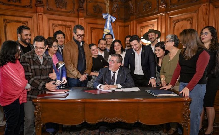 Presidente Arévalo anuncia planes para fortalecer y modernizar al ejército de Guatemala