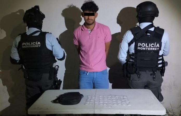 Capturan en Monterrey a hombre con 52 dosis de droga cristal