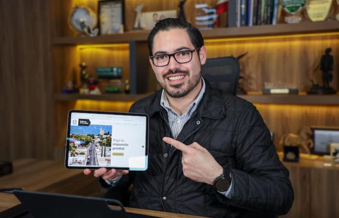 David de la Peña impulsa el pago en línea del predial 2025 en Santiago