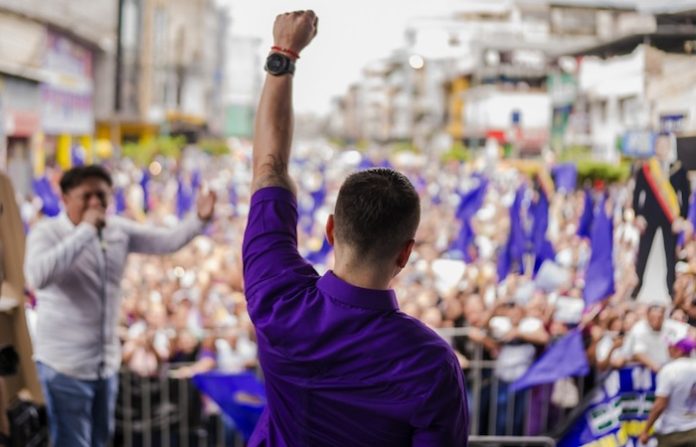 Presidente de Ecuador retoma el cargo tras fin de semana de campaña electoral
