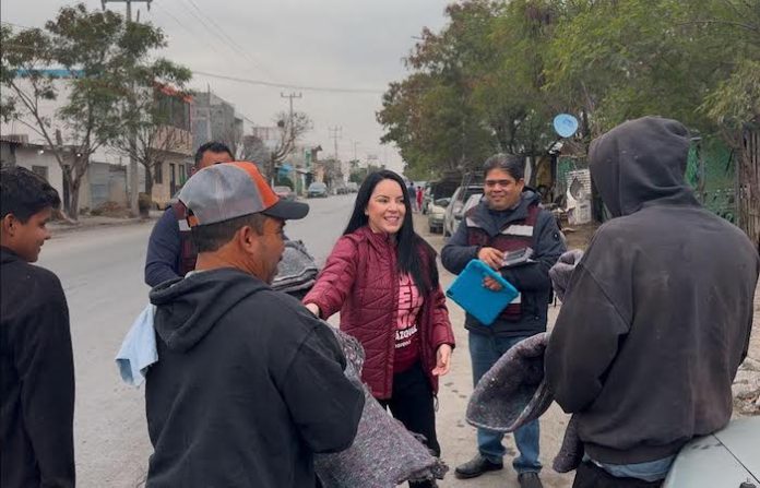 Escobedo refuerza medidas contra el frío: Diputada Brenda Velázquez lidera entrega de apoyos