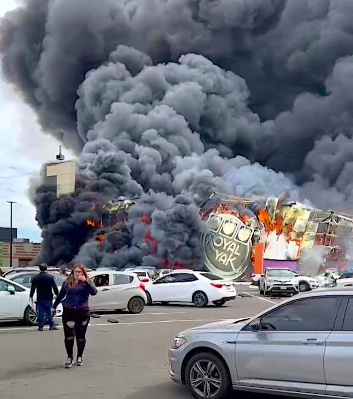 Video: Incendio destruye un casino y un parque de diversiones en Culiacán, Sinaloa