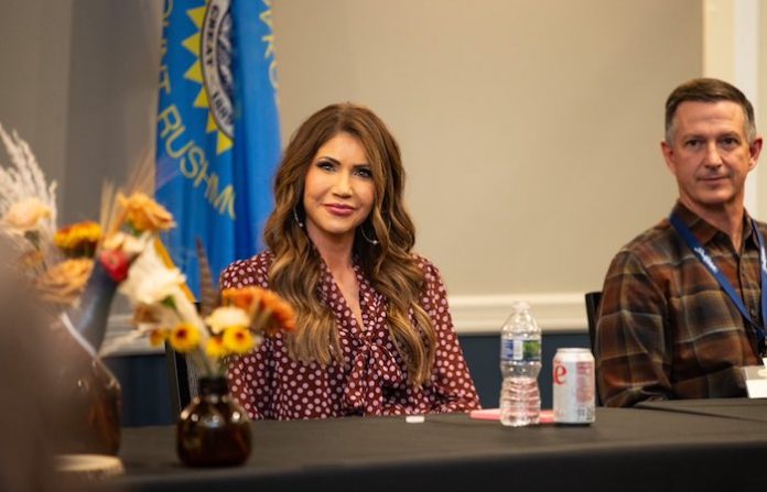 Candidata de Trump reactivará programa que obliga a postulantes de asilo a estar en México