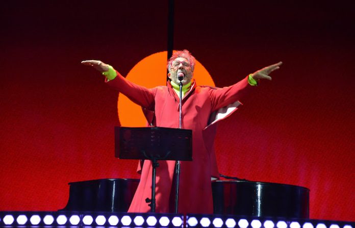 Fito Páez conquista el Zócalo: una noche de rock, nostalgia y emociones