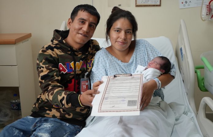 Everardo, el primer bebé del 2025, llega al mundo en Monterrey