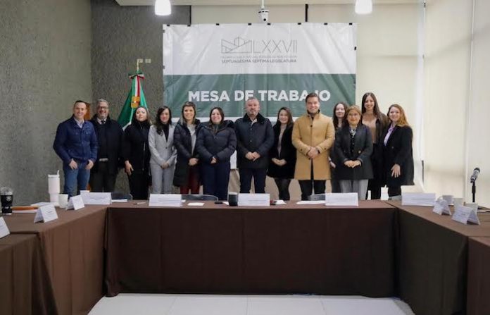 Javier Caballero impulsa iniciativa para tipificar el acecho como delito en NL