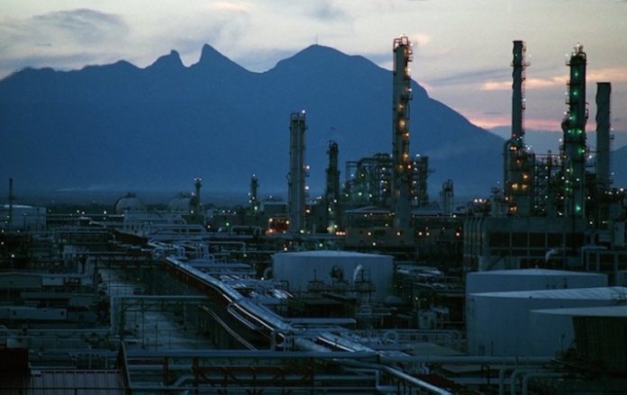 Exigen diputados acciones inmediatas contra la contaminación de la Refinería de Cadereyta
