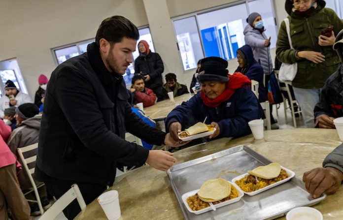 Samuel García lidera acciones para proteger a los más vulnerables ante el frente frío
