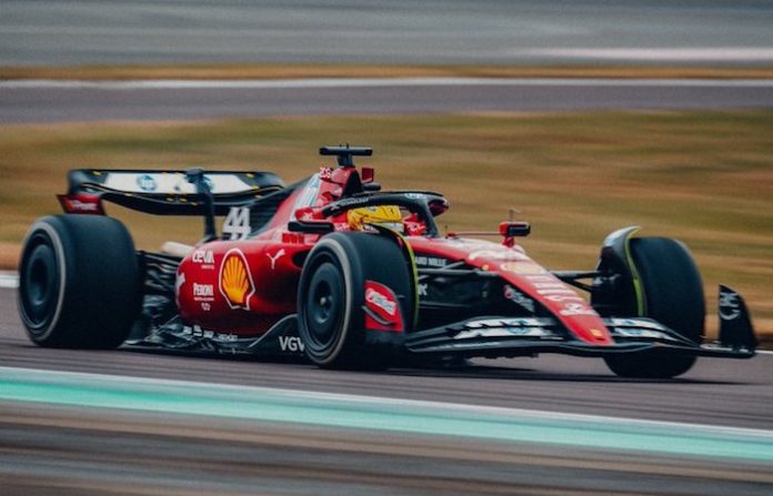 Video: Lewis Hamilton: Un debut soñado con Ferrari que ilusiona al mundo de la Fórmula 1