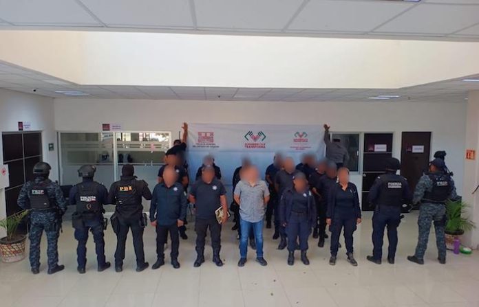 Militares detienen a 78 policías y funcionarios acusados de extorsión en Chiapas